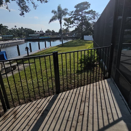 Best fence for waterfront homes corrosion resistant hardware and materials that last