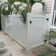 -Sleek-White-Vinyl-Privacy-Fence-Installation-Siesta-Key 1