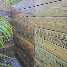 Holmes-Beach-Horizontal-Fence-with-Aluminum-Gates 9