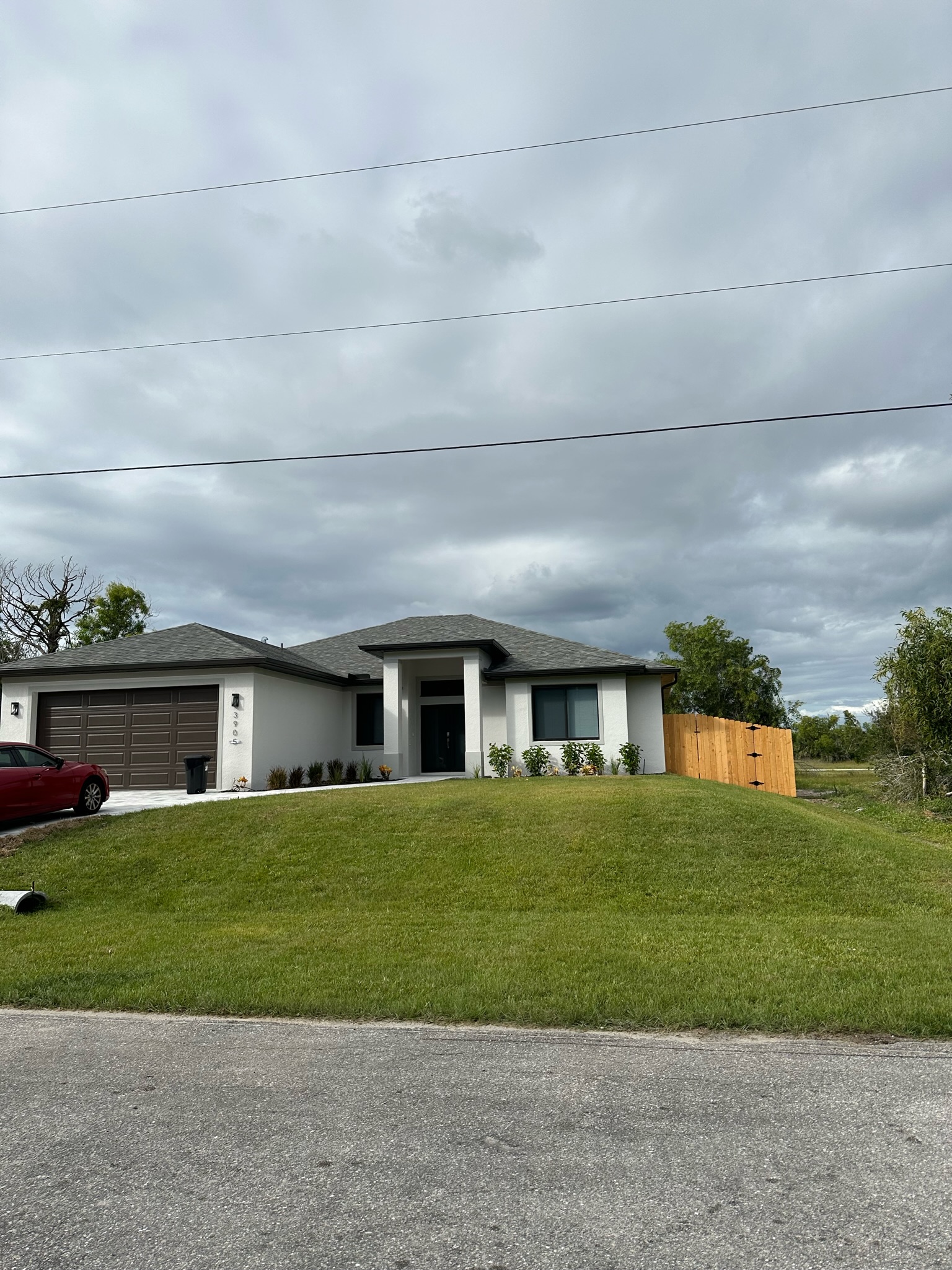 Top Quality Wood Fence Installation in Cape Coral Florida.