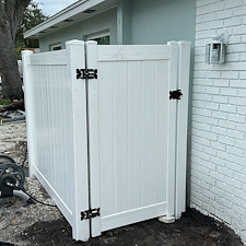 Vinyl-Fencing-Project-in-Florida-Privacy-Durability-and-Style-1 3